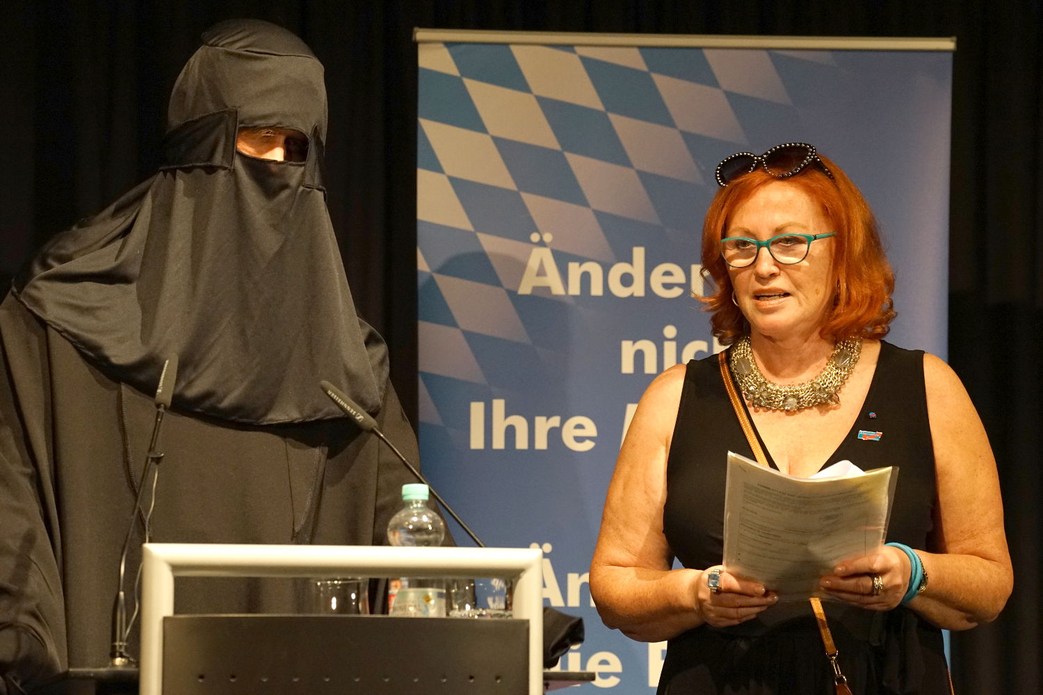 Vollverschleierung - wer mag das sein?