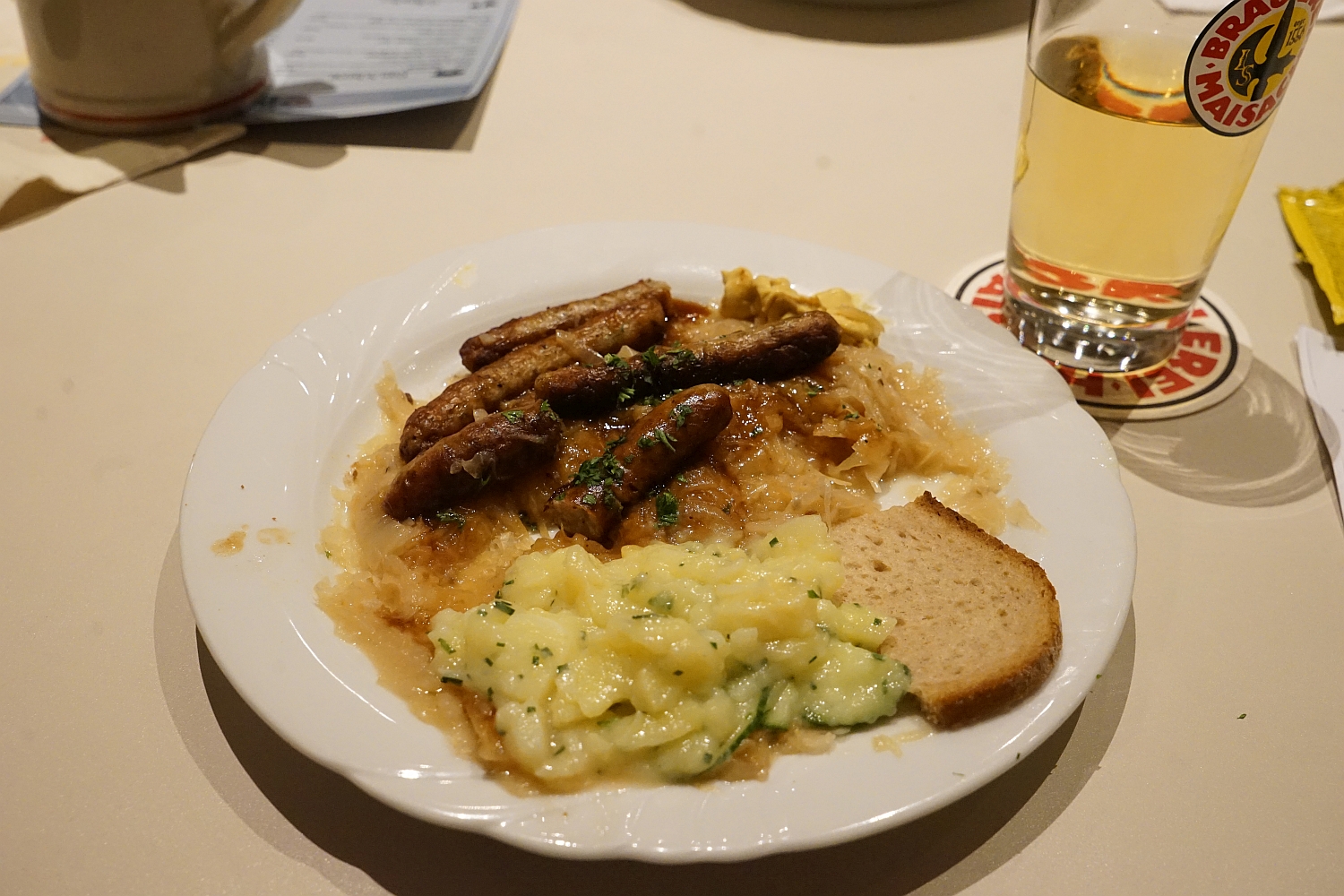 Wurstessen in der Züricher Tradition