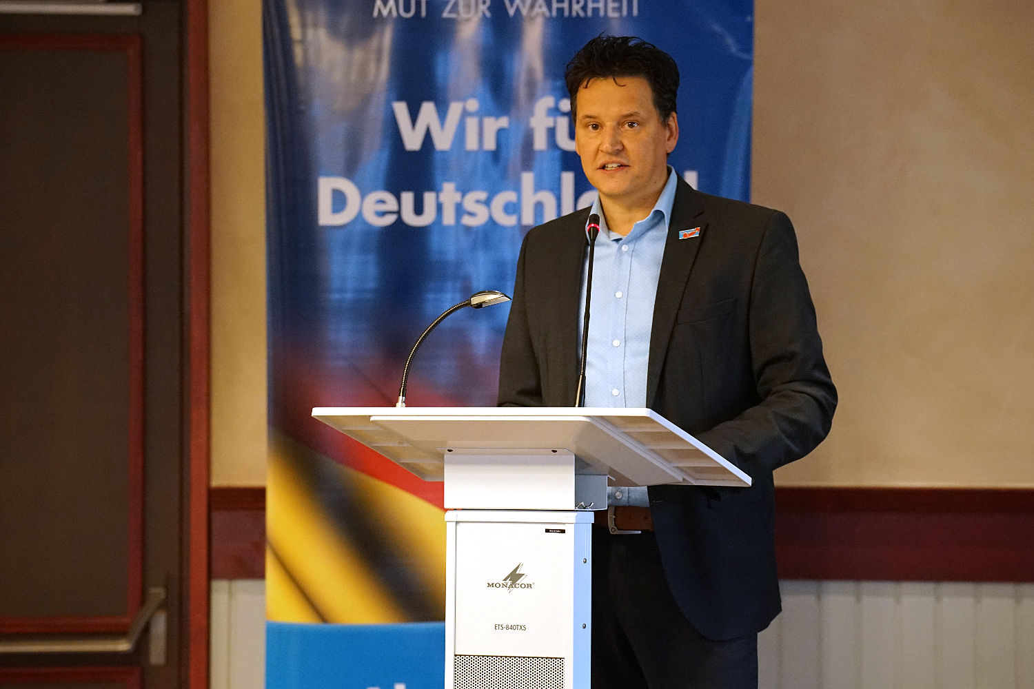 Timo Schmidt, Direktkandidat für den Bezirkstag