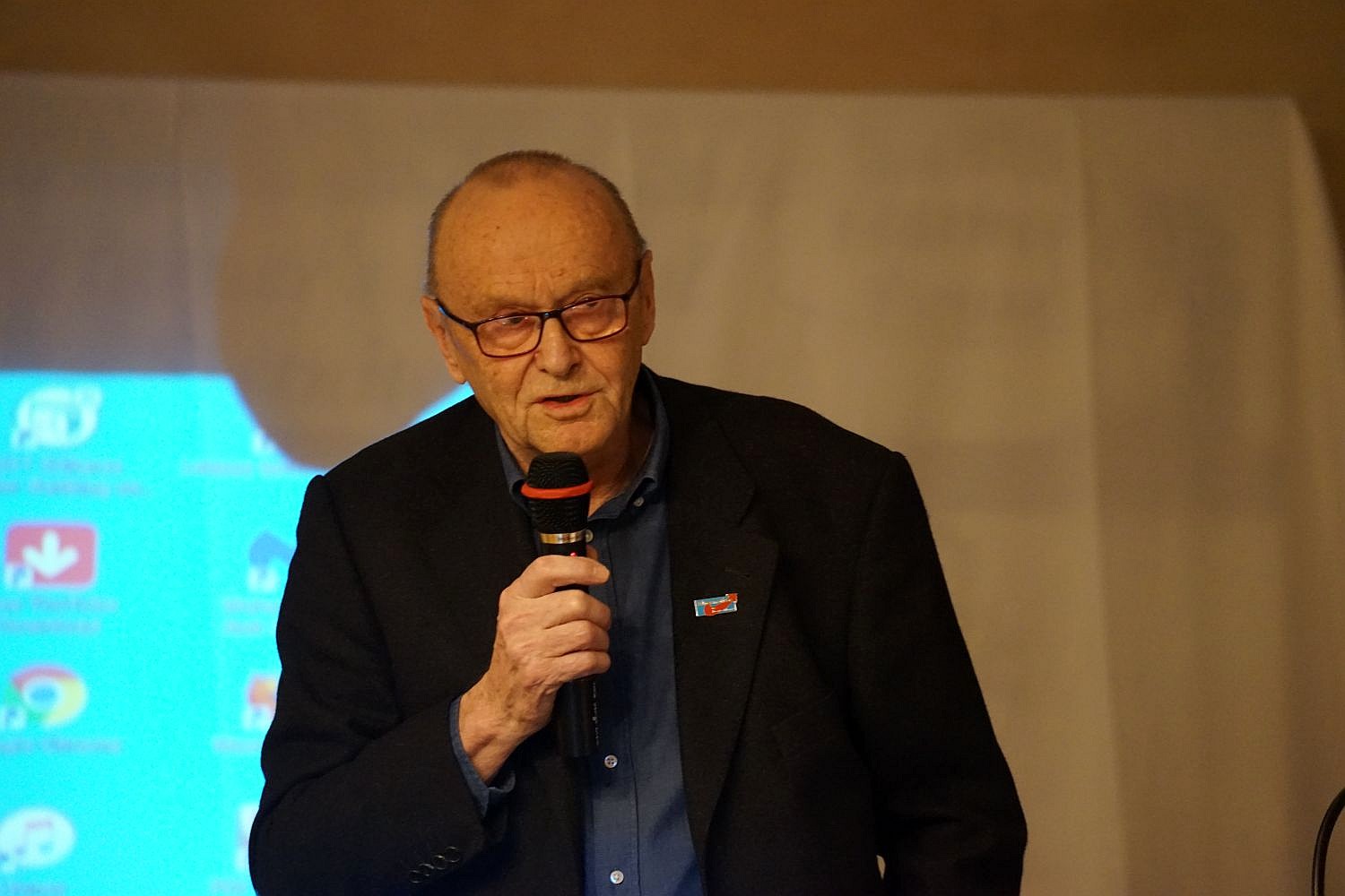 Vorstellung von Peter Haisenko durch Dr. Behrens
