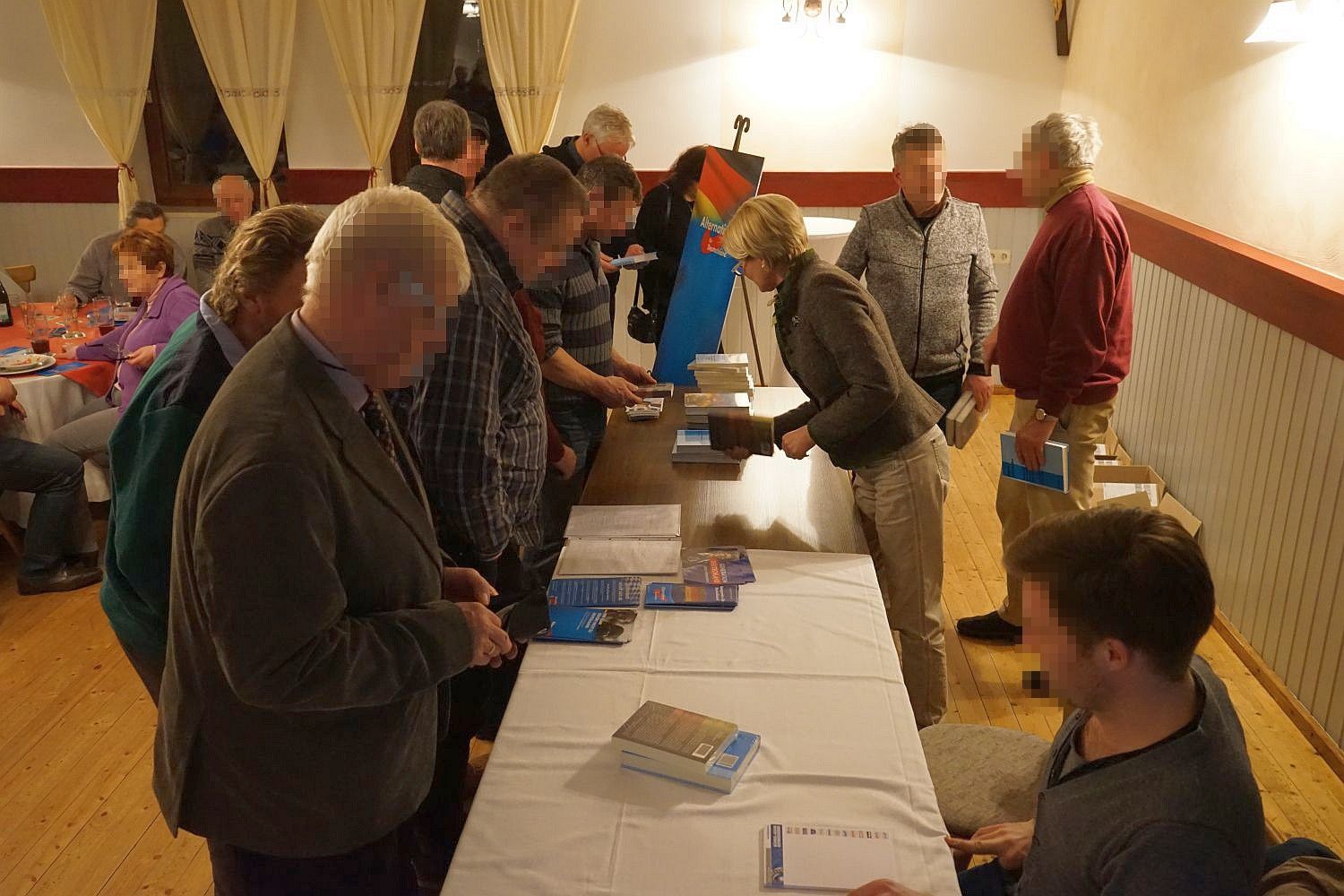 Reger Buchverkauf in der Pause