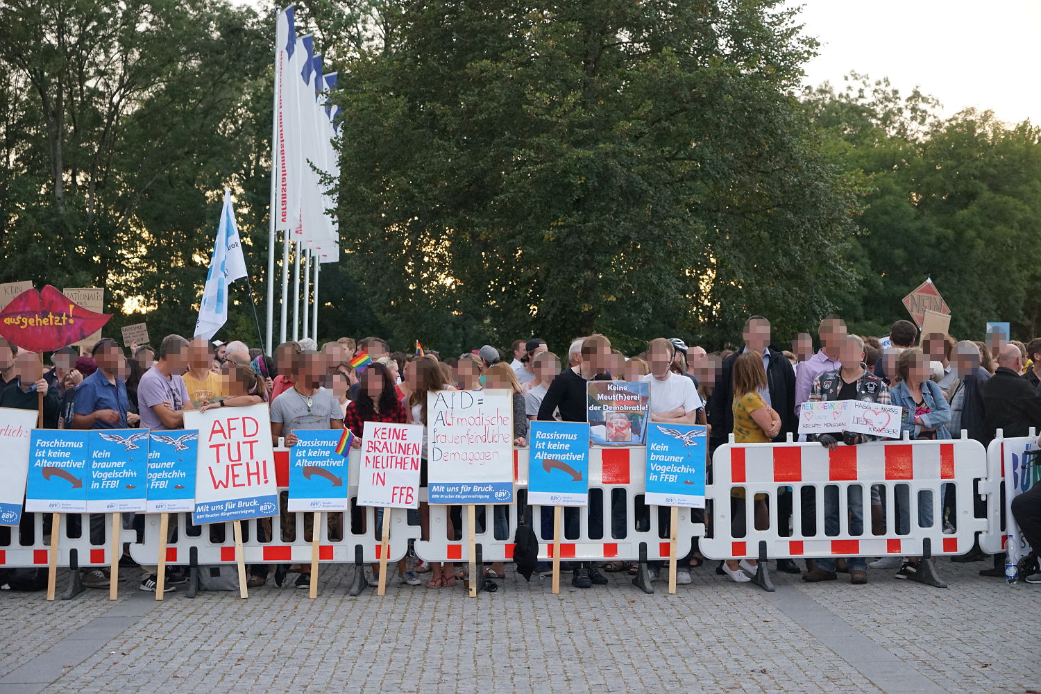 Liest eigentlich jemand dieser Leute unser Wahlprogramm?