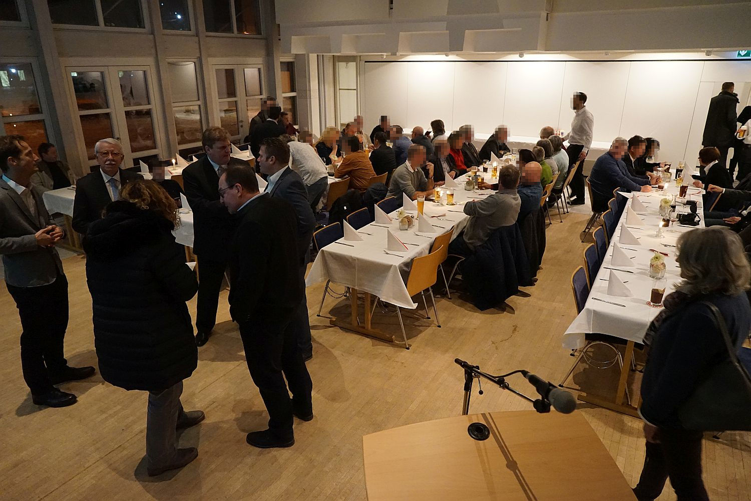 Der Saal in Erwartung der Ereignisse ...