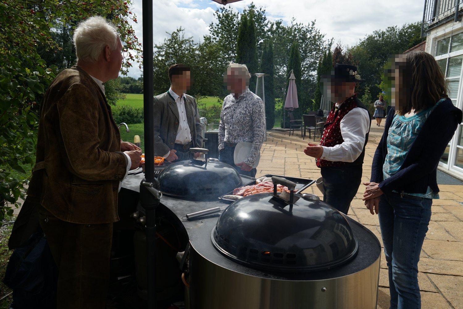 Für das leibliche Wohl wird am Grill gesorgt