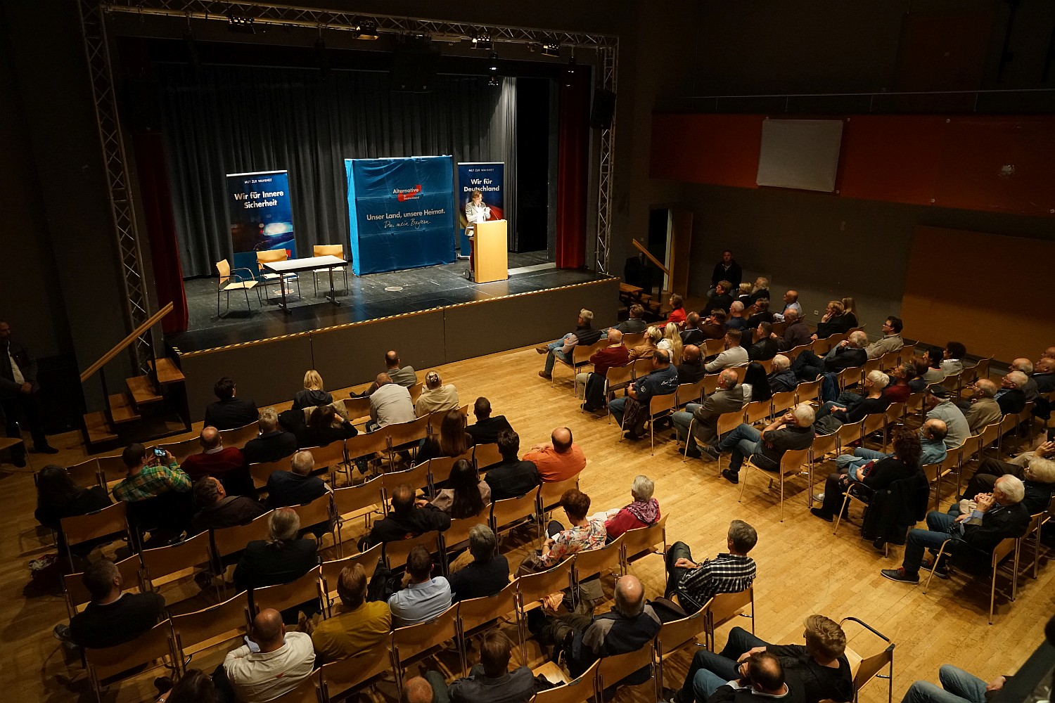 Der gut besetzte große Saal im Ludwig-Thoma-Haus